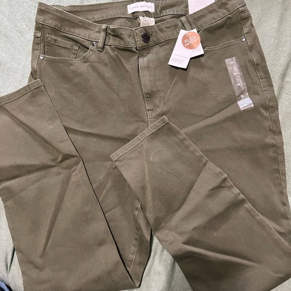 Jeans - Picture 3 of 5